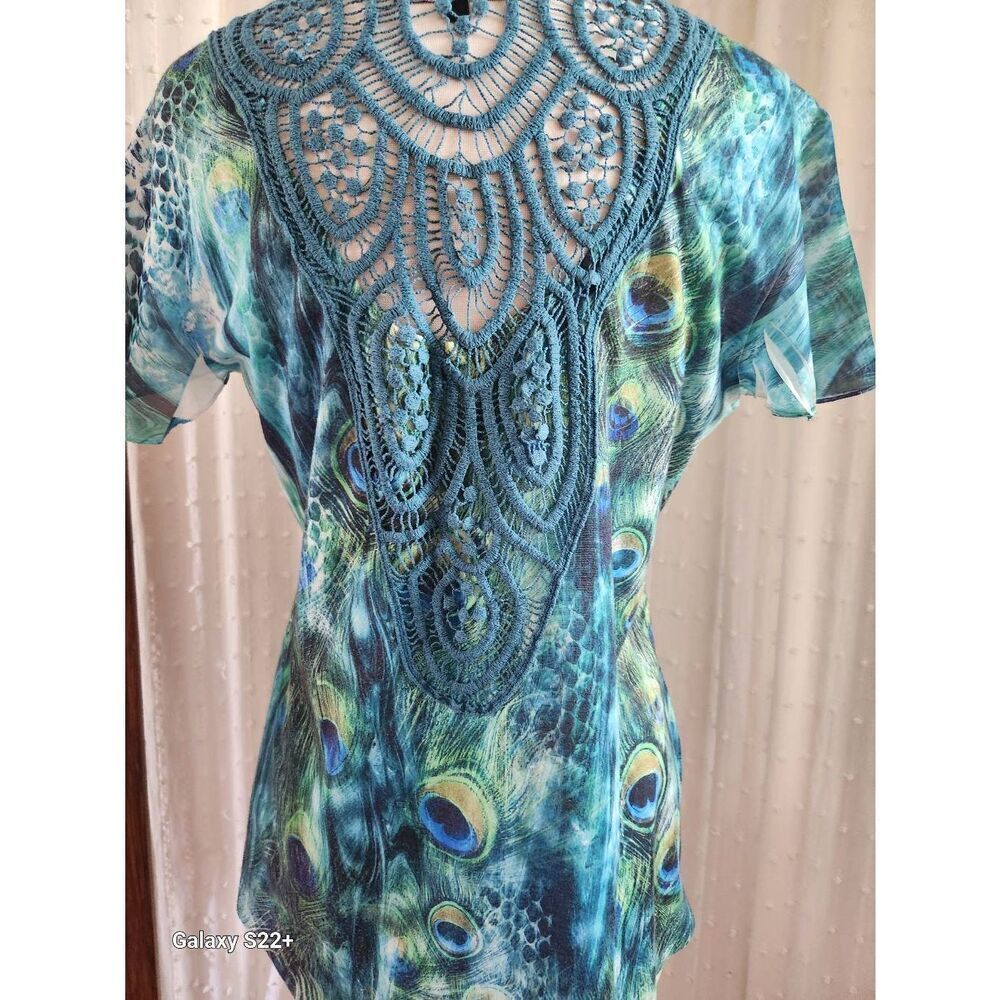 F74 B.L.E.U. Peacock blue & green blouse, crochet, deep V-neck & flutter sleeves